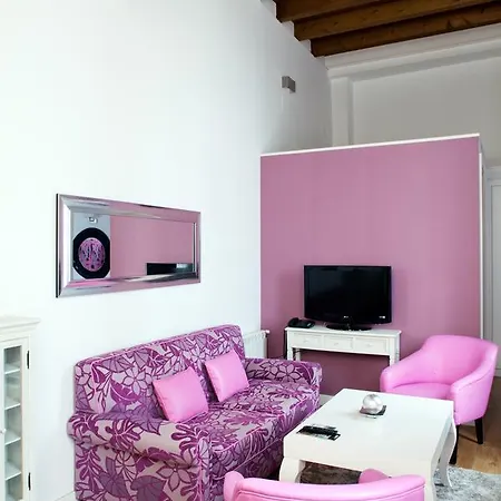 Singular Castellar Seville